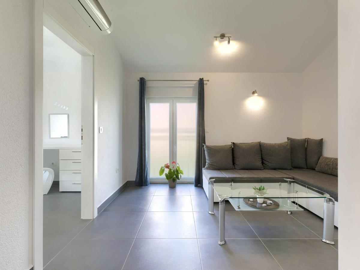 Holiday Home Villa Gocci By Interhome Kmeti Exterior photo