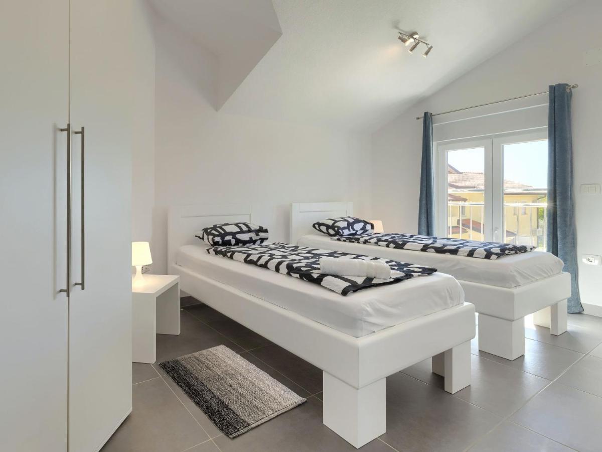 Holiday Home Villa Gocci By Interhome Kmeti Exterior photo