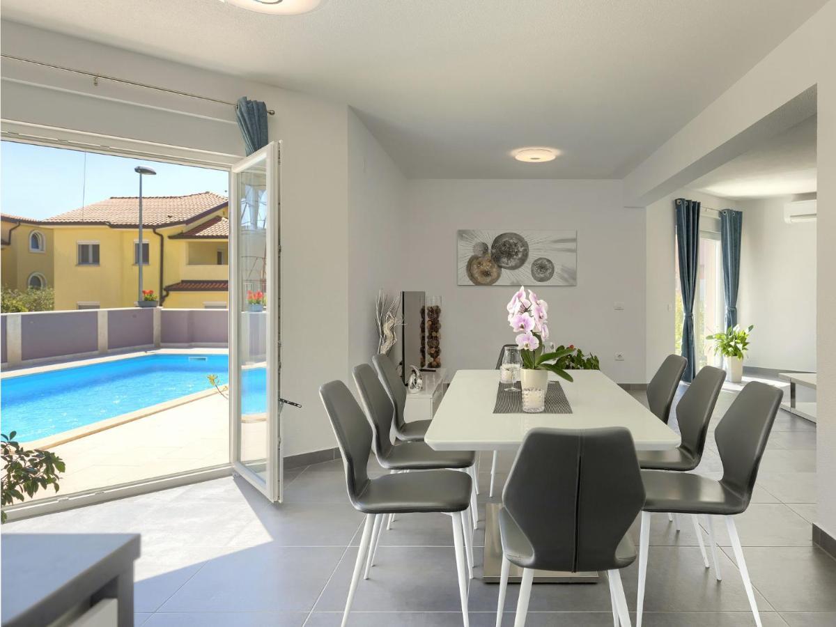 Holiday Home Villa Gocci By Interhome Kmeti Exterior photo