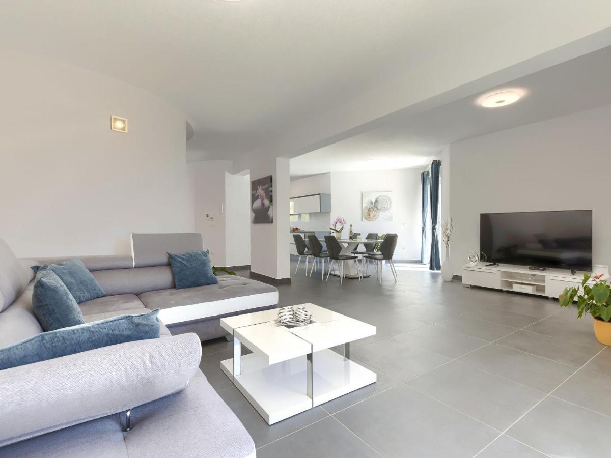 Holiday Home Villa Gocci By Interhome Kmeti Exterior photo