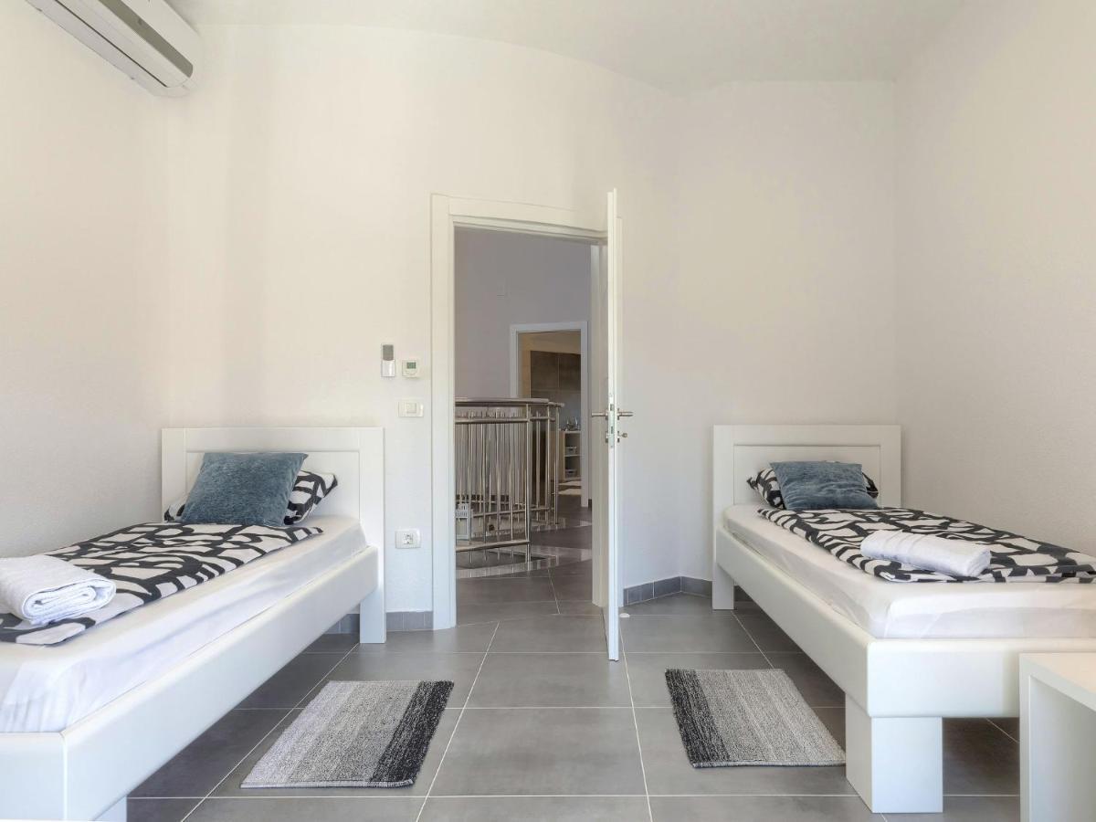 Holiday Home Villa Gocci By Interhome Kmeti Exterior photo